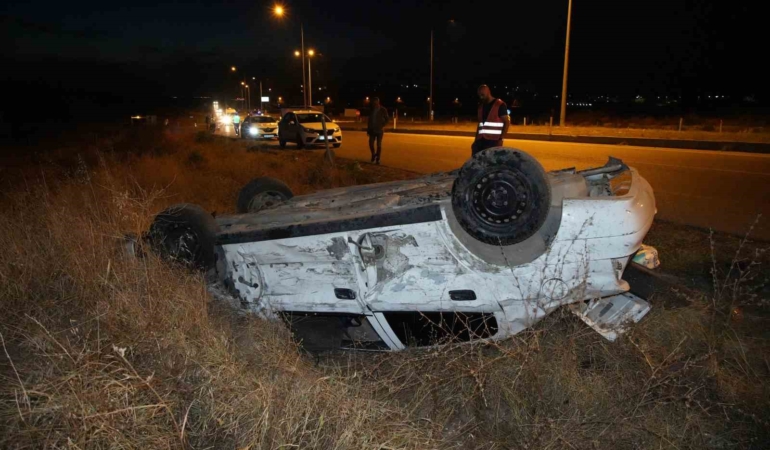 Edirne’de takla atan otomobilin sürücüsü yaralandı