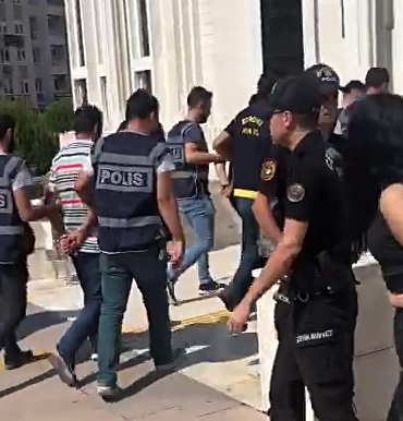 Edremit’teki otopark ve motosiklet mağazasına saldırıda 3 kişi tutuklandı