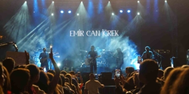 Emir Can İğrek konserinde sevenleri alana sığmadı