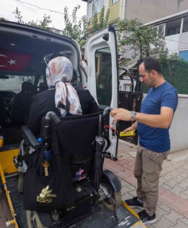 Engelsiz ulaşım: Ümraniye’de ‘Engelli Hizmet Aracı’yla hayata tam katılım