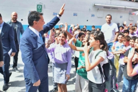 Esenyurt Belediye Başkanı Yenikent İlkokulu’nu ziyaret etti