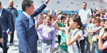 Esenyurt Belediye Başkanı Yenikent İlkokulu’nu ziyaret etti