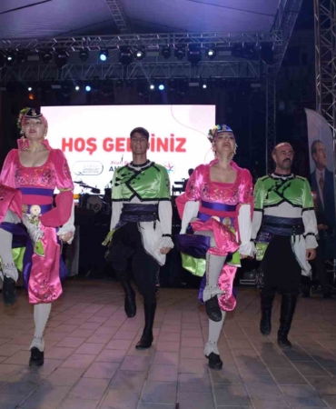 Esenyurt’ta 3. Kardeş Kültürler Festivali vatandaşların yoğun ilgisiyle başladı