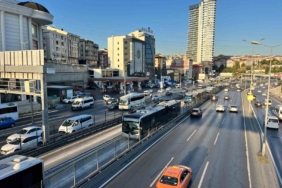Esenyurt’ta metrobüsün tekerlekleri fırladı: Faciadan dönüldü
