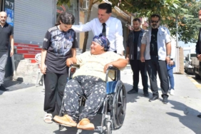 Esenyurt’ta sosyal medyadan tekerlekli sandalye isteyen vatandaşın talebi karşılandı