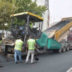 Esenyurt’ta tahrip olan yollar ve asfaltlar yenileniyor