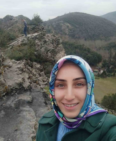 Eşini uçurumdan iterek öldürdüğü iddia edilen sanığın yargılanmasına başlandı