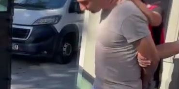 Eski sevgilisini darp eden şahıs yakalanarak adliyeye sevk edildi