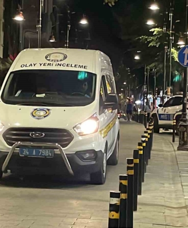 Eyüpsultan’da maskeli şahıs husumetlisine kurşun yağdırdı: 2 yaralı