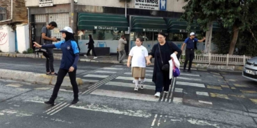 Eyüpsultan’da zabıta ekipleri minik öğrenciler için görev başında