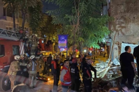 Fatih’te 3 katlı metruk bina çöktü: 1 yaralı