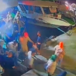 Fatih’te dehşet anları kamerada: Anne ve çocuğu tur teknesinden denize düştü