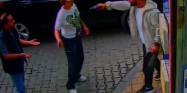 Fatih’te eski kız arkadaşının yeni sevgilisi olduğunu öğrenince silahına sarıldı