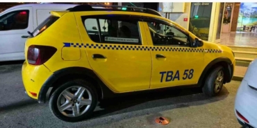 Fatih’te taksi sürücüsü yolcusundan 25 bin 250 lira ücret aldı