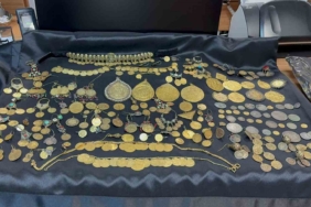 Fatih’te tarihi eser operasyonunda 796 sikke ve obje ele geçirildi