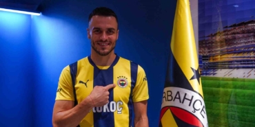 Fenerbahçe, Filip Kostic’i renklerine bağladı