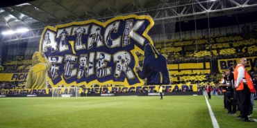 Fenerbahçeli taraftarlardan derbiye özel koreografi