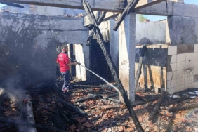 Fırında çıkan yangında depo olarak kullanılan bölüm kül oldu