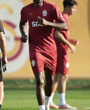 Galatasaray’da Victor Osimhen ilk antrenmanına çıktı