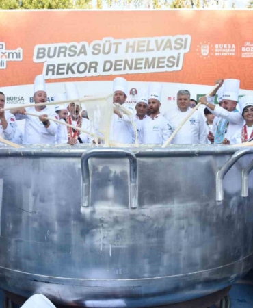 Gastronomi Festivali’nde ‘Bursa süt helvası’ rekor denemesi