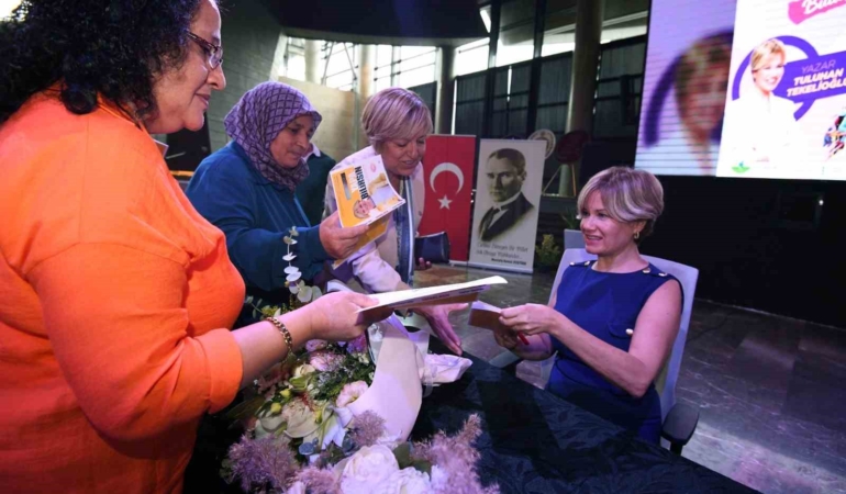 Gazeteci-yazar Tuluhan Tekelioğlu, Osmangazili kadınlarla buluştu