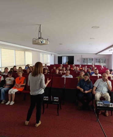 Gemlik Belediyesi çalışanları Temel Afet Bilinci Eğitimi aldı