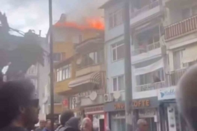 Gemlik’te 4 katlı binanın çatı katında yangın çıktı