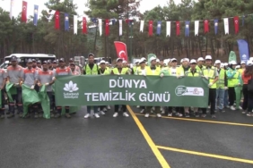 Gençlik ve Spor Bakanı Osman Aşkın Bak, çevre temizliği farkındalık etkinliğine katıldı