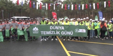 Gençlik ve Spor Bakanı Osman Aşkın Bak, çevre temizliği farkındalık etkinliğine katıldı