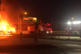 Geri dönüşüm yüklü kamyon alev alev yandı