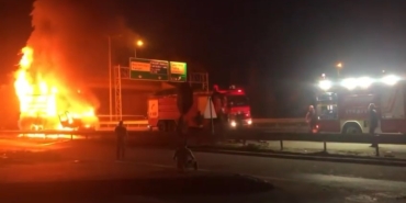 Geri dönüşüm yüklü kamyon alev alev yandı