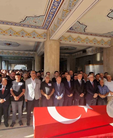 Görevi esnasında kalp krizi geçiren polis memuru son yolculuğuna uğurlandı