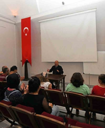 Gözleri görmeden usta sanatçılar yetiştiriyor