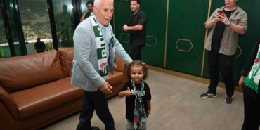 Gözyaşlarıyla viral olan küçük taraftara büyük jest