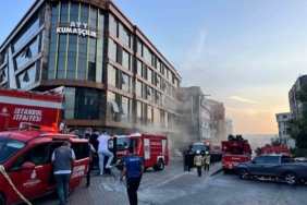 Güngören’de 4 katlı kumaş imalathanesinde yangın paniği