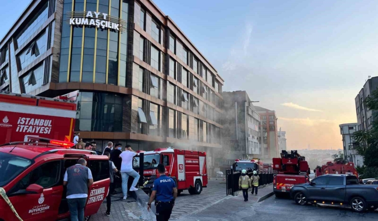 Güngören’de 4 katlı kumaş imalathanesinde yangın paniği