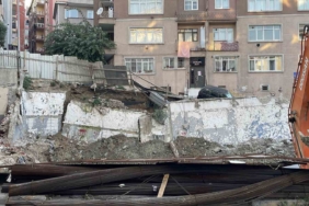 Güngören’de inşaat çalışması sırasında istinat duvarı ve yol çöktü