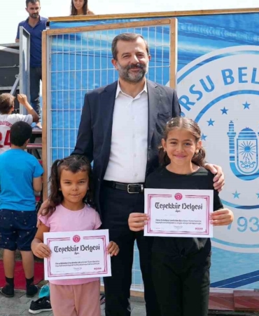 Gürsu’da yüzlerce çocuk yüzmeyi öğrendi