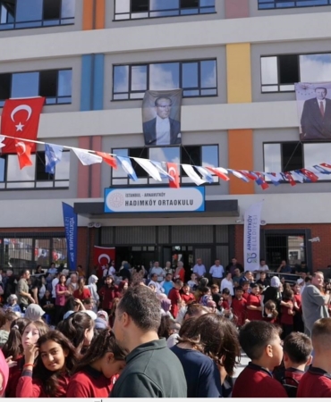 Hadımköy Ortaokulu yeni eğitim-öğretim döneminde açıldı