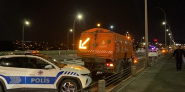 Haliç Köprüsü’ndeki feci kazada motosiklet, yol temizleme aracına çarptı: 1 ölü