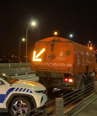 Haliç Köprüsü’ndeki feci kazada motosiklet, yol temizleme aracına çarptı: 1 ölü