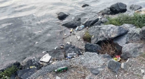 Haliç’in kıyıları çöplüğe döndü