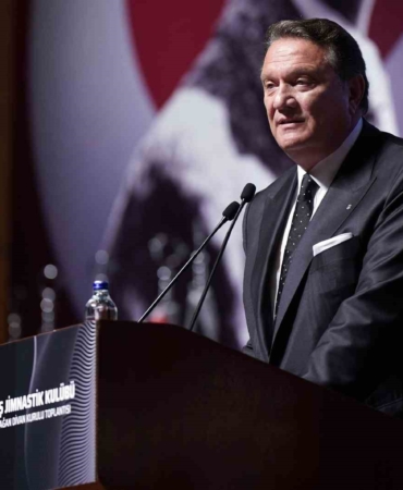 Hasan Arat: "Beşiktaş ayağa kalkmış ve hedeflerine koşmaktadır"