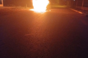 İçerisinde 5 kişinin bulunduğu seyir halindeki araç alev aldı