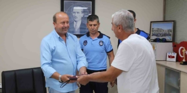 İçinde 700 bin TL ve ziynet eşyası bulunan çanta sahibine ulaştırıldı