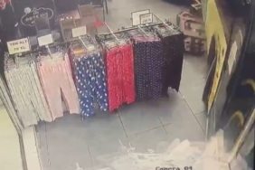 İETT otobüsünün gelinlik dükkanına girdiği anlar kamerada