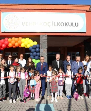 İlk ders zilini protokol çaldı