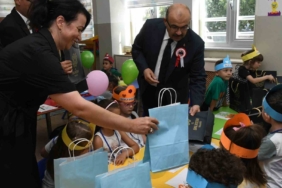 İlk derste miniklere hediyeler Balıkesir Büyükşehir’den