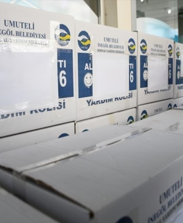 İnegöl Belediyesi’nden bin 500 öğrenciye kırtasiye yardımı