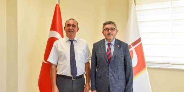 İnsan ve Toplum Bilimleri Fakültesinde bayrak değişimi